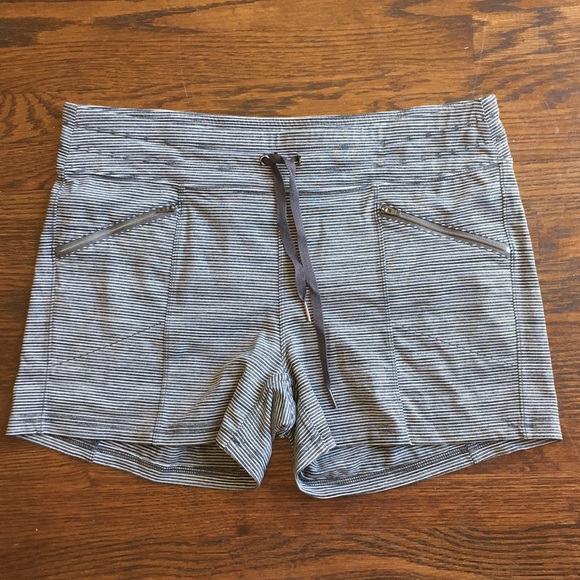 athleta metro slouch short